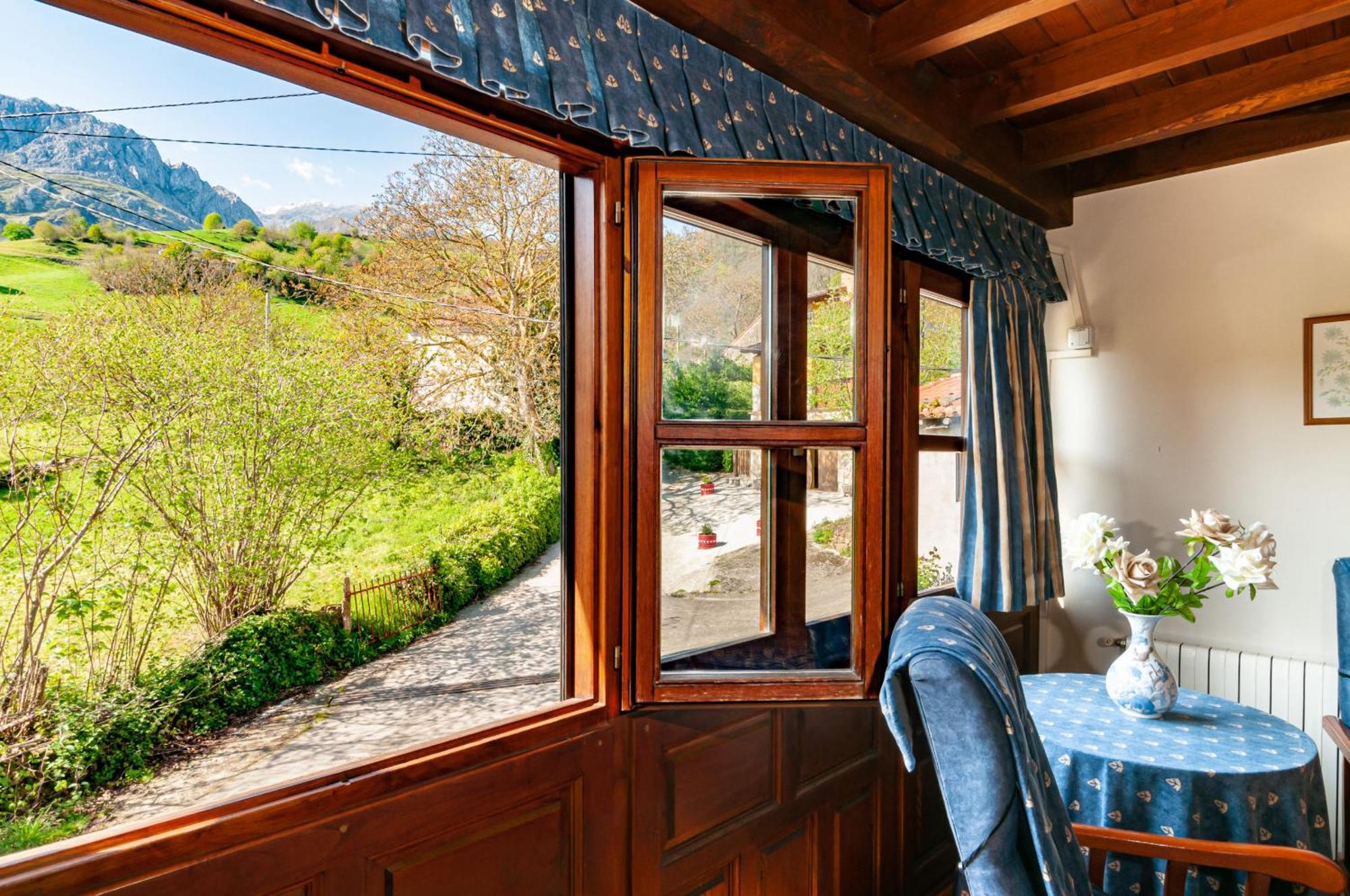 Casa Rural La Regoria Кареня де Кабралес Екстериор снимка