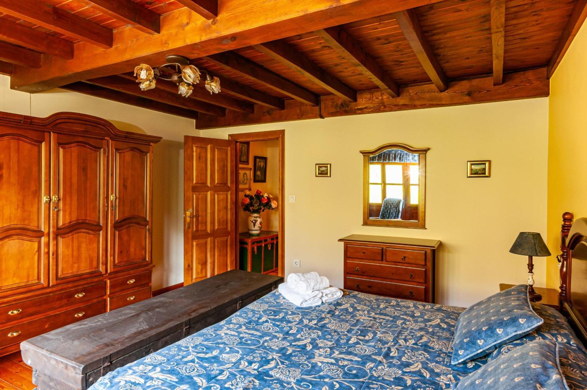Casa Rural La Regoria Кареня де Кабралес Екстериор снимка