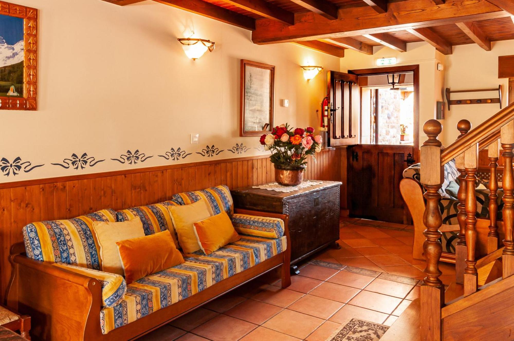 Casa Rural La Regoria Кареня де Кабралес Екстериор снимка