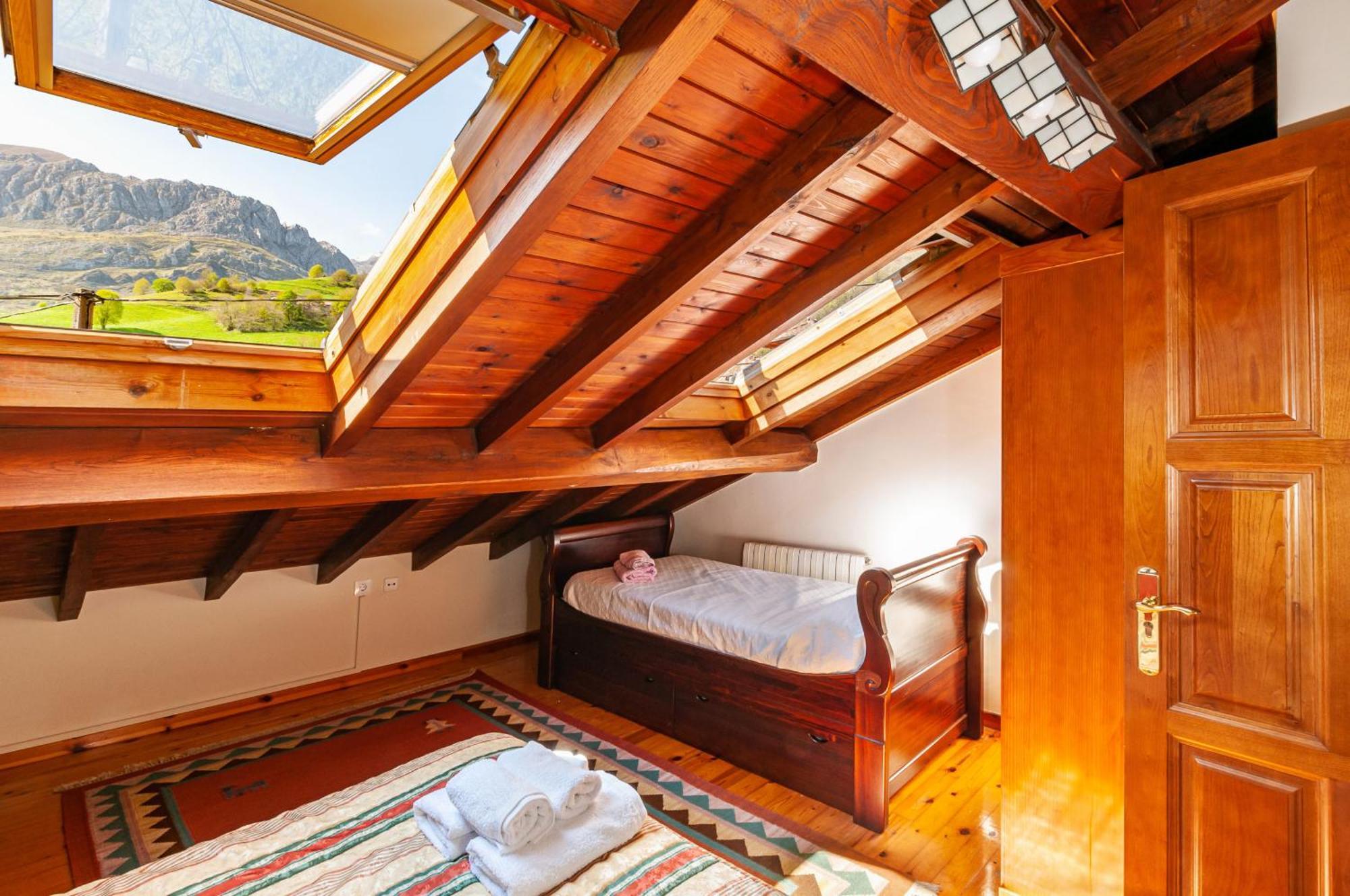 Casa Rural La Regoria Кареня де Кабралес Екстериор снимка