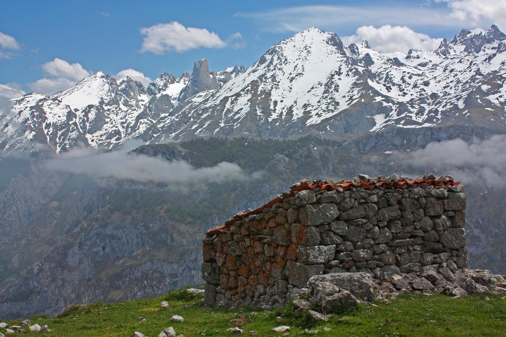 Casa Rural La Regoria Кареня де Кабралес Екстериор снимка