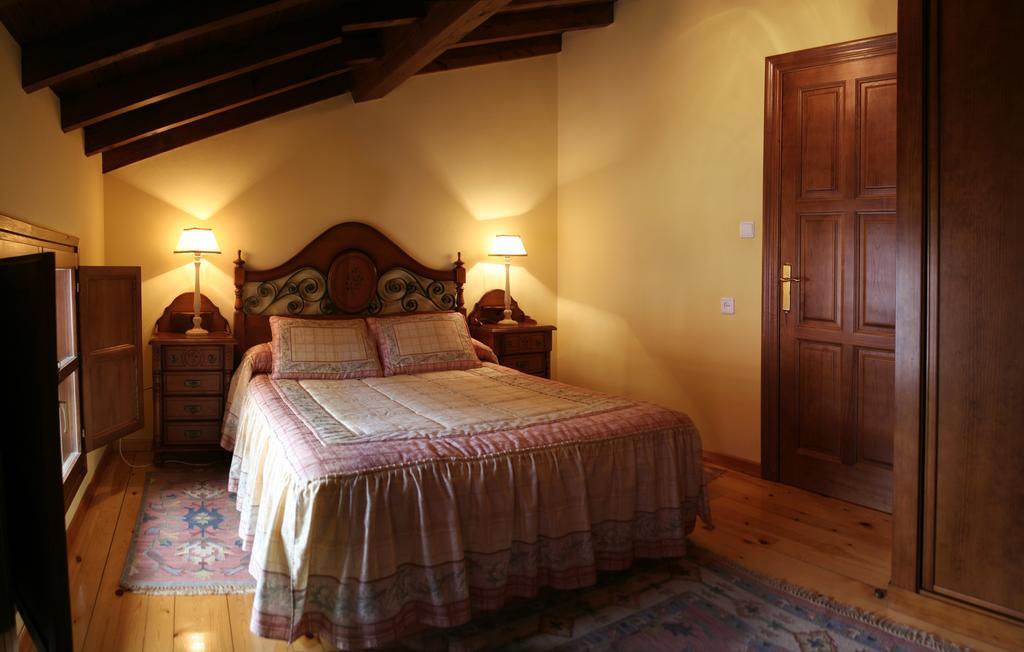 Casa Rural La Regoria Кареня де Кабралес Екстериор снимка