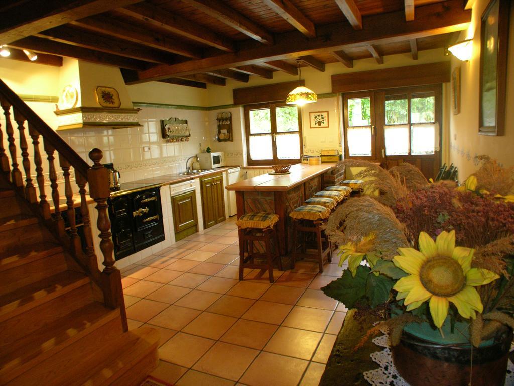Casa Rural La Regoria Кареня де Кабралес Екстериор снимка