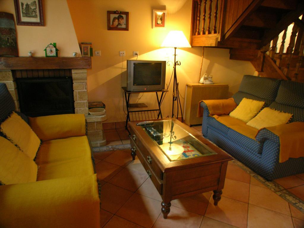 Casa Rural La Regoria Кареня де Кабралес Екстериор снимка