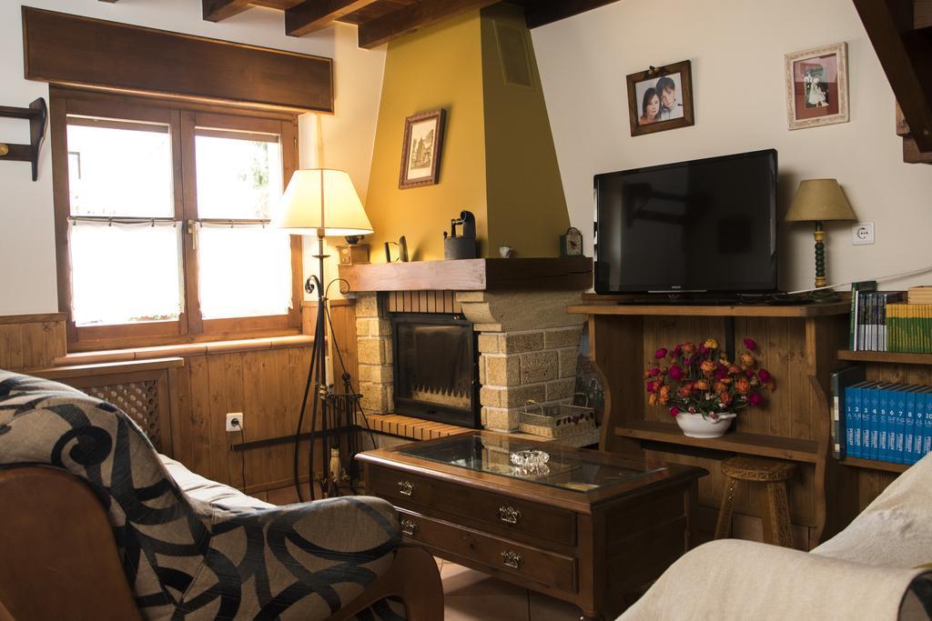 Casa Rural La Regoria Кареня де Кабралес Екстериор снимка
