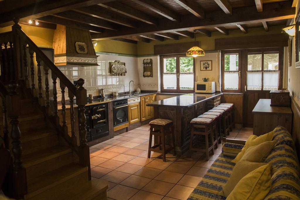 Casa Rural La Regoria Кареня де Кабралес Екстериор снимка