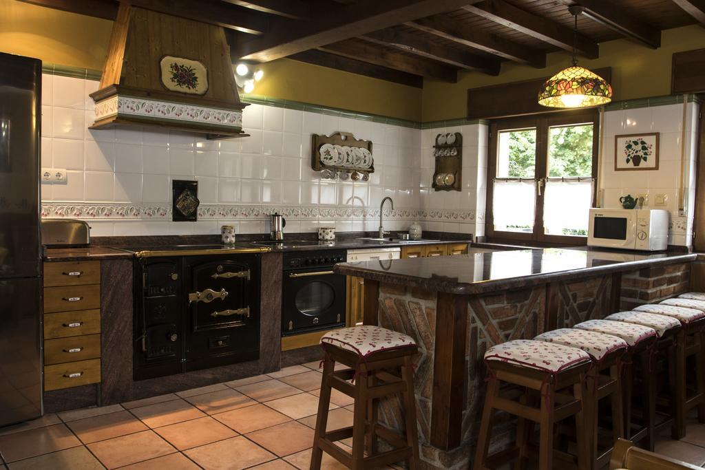 Casa Rural La Regoria Кареня де Кабралес Екстериор снимка