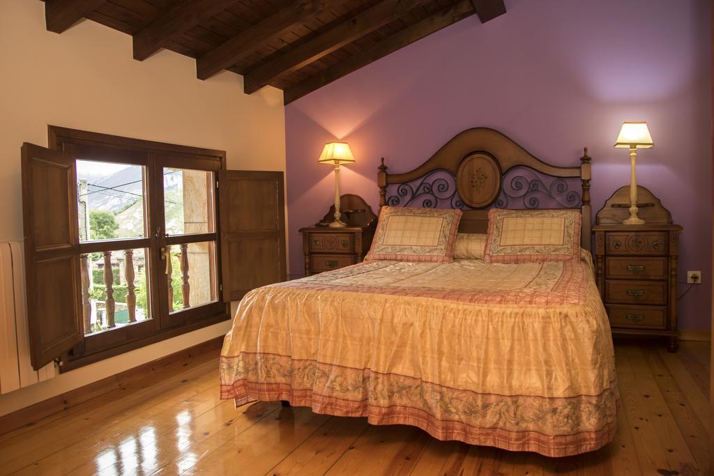 Casa Rural La Regoria Кареня де Кабралес Екстериор снимка